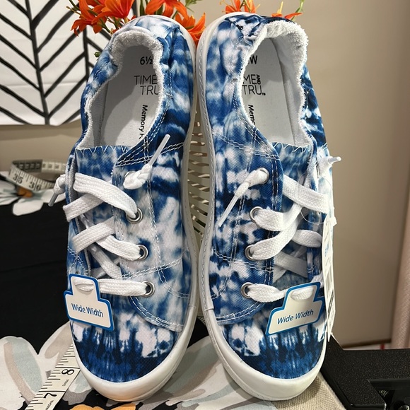 NWT Time and Tru Blue Tie Dye Memory Foam Slip-Ons, Sz 6.5W - Picture 11 of 11